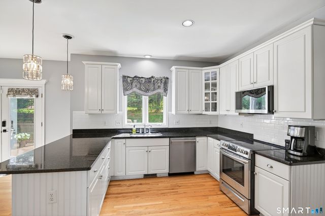10 Yogananda Street, Newtown, CT 06482
