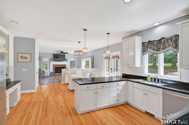 10 Yogananda Street, Newtown, CT 06482