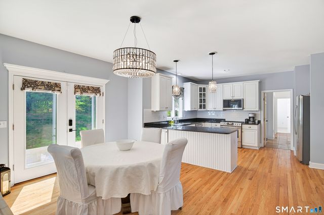10 Yogananda Street, Newtown, CT 06482