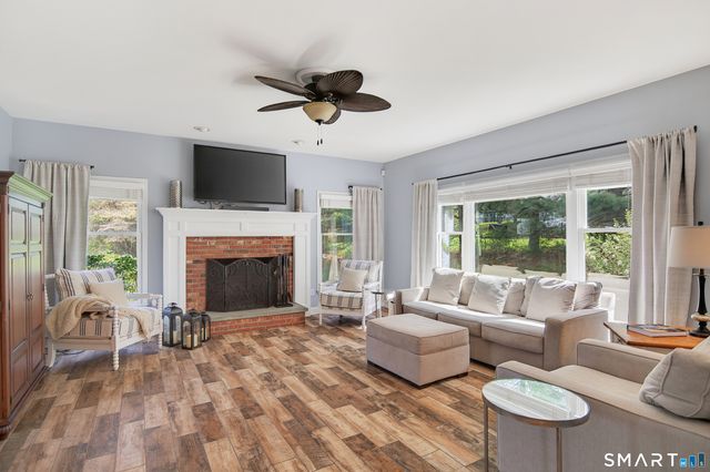 10 Yogananda Street, Newtown, CT 06482