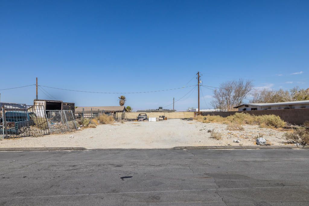Image 2 of property listing at Lot 200 Oreana Avenue, Palm Springs, CA 92262