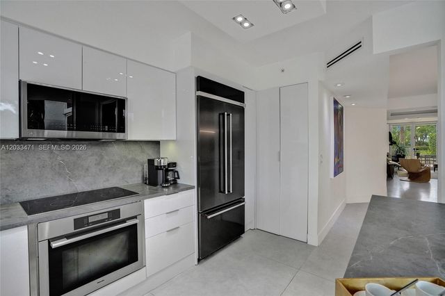 19111 Collins Ave 102, Sunny Isles Beach, FL 33160
