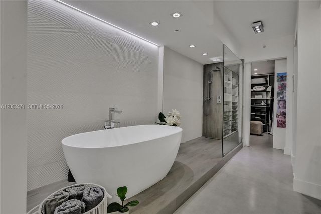 19111 Collins Ave 102, Sunny Isles Beach, FL 33160