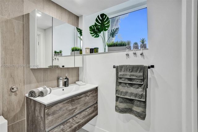 19111 Collins Ave 102, Sunny Isles Beach, FL 33160
