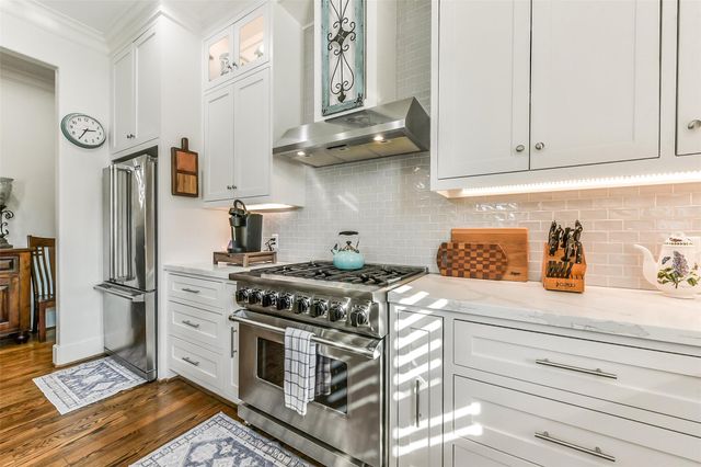 1202 Walton Street, Houston, TX 77009