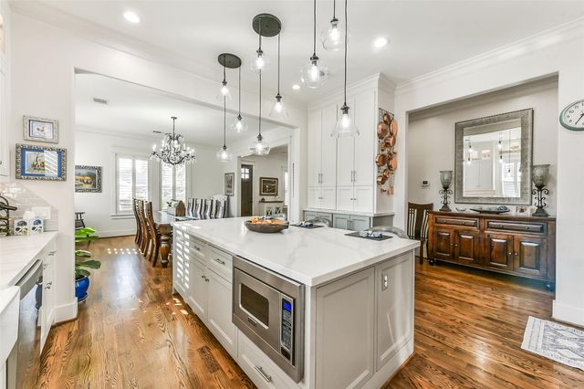 1202 Walton Street, Houston, TX 77009