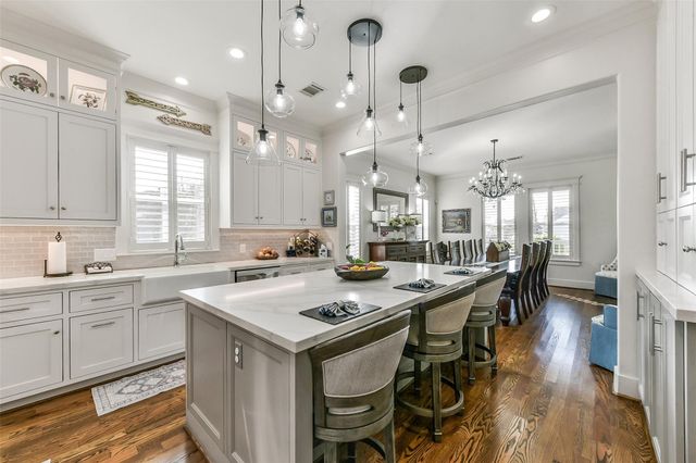 1202 Walton Street, Houston, TX 77009