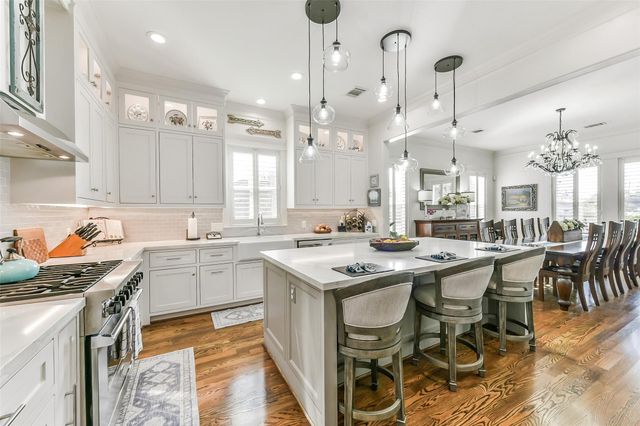 1202 Walton Street, Houston, TX 77009