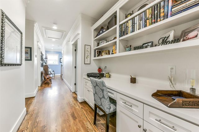 1202 Walton Street, Houston, TX 77009