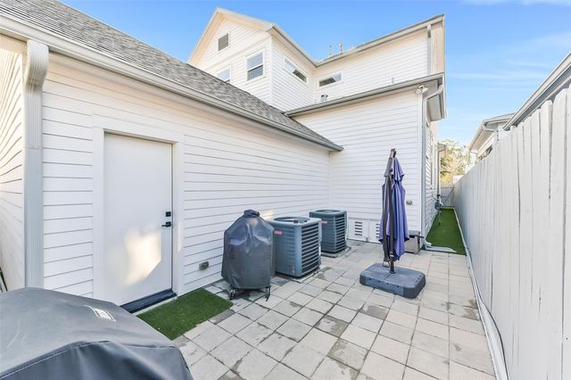 1202 Walton Street, Houston, TX 77009