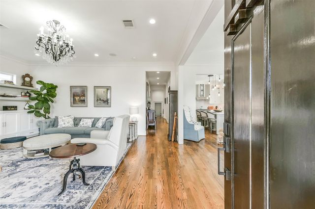 1202 Walton Street, Houston, TX 77009