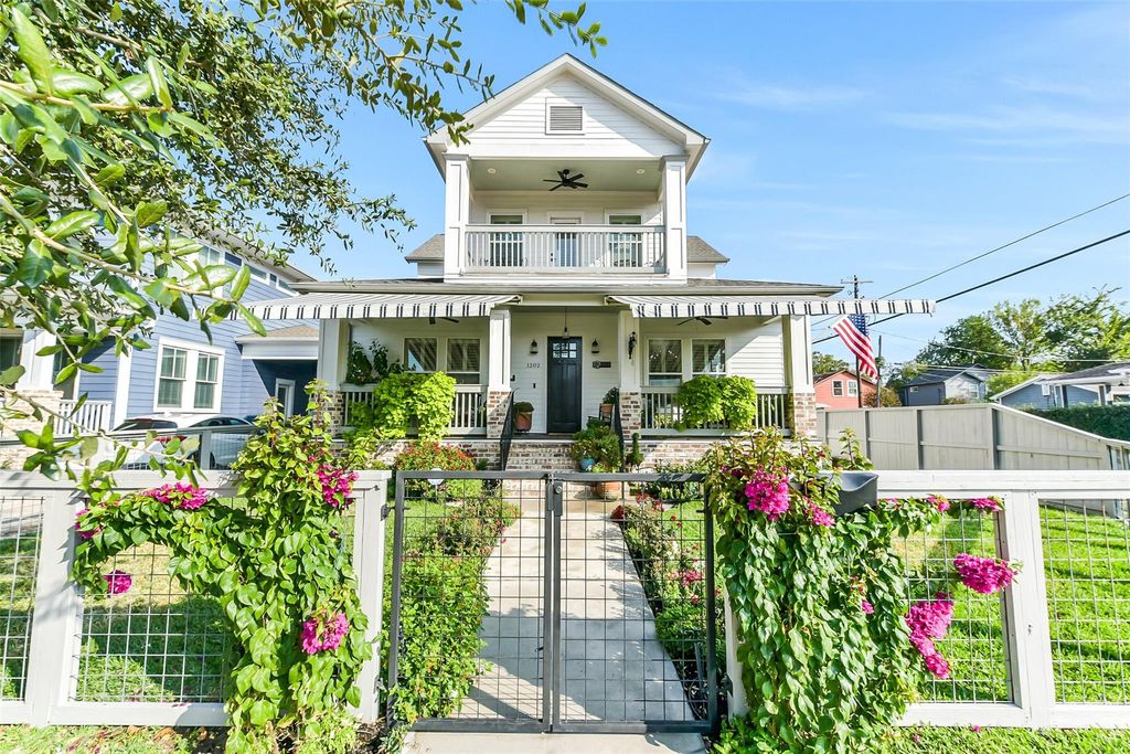 1202 Walton Street, Houston, TX 77009