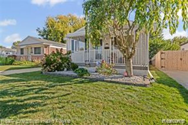 19430 Williamson Street, Clinton Charter Township, MI 48035