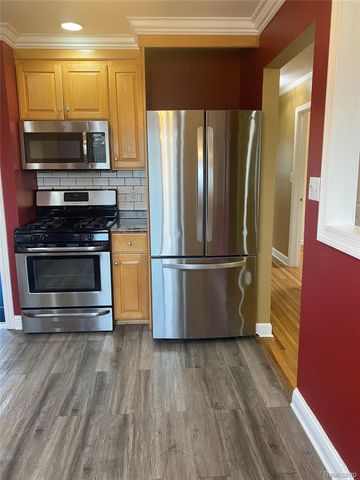 19430 Williamson Street, Clinton Charter Township, MI 48035