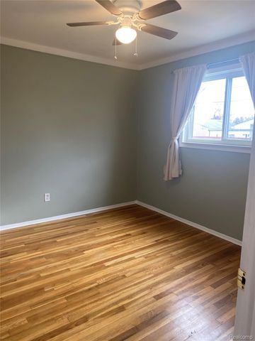 19430 Williamson Street, Clinton Charter Township, MI 48035