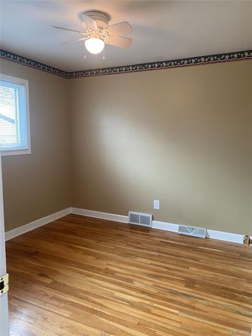 19430 Williamson Street, Clinton Charter Township, MI 48035