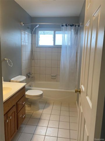 19430 Williamson Street, Clinton Charter Township, MI 48035