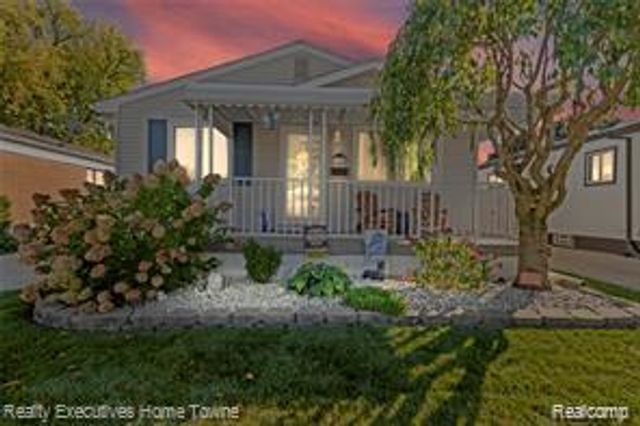 19430 Williamson Street, Clinton Charter Township, MI 48035