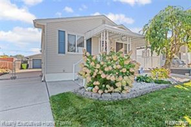 19430 Williamson Street, Clinton Charter Township, MI 48035