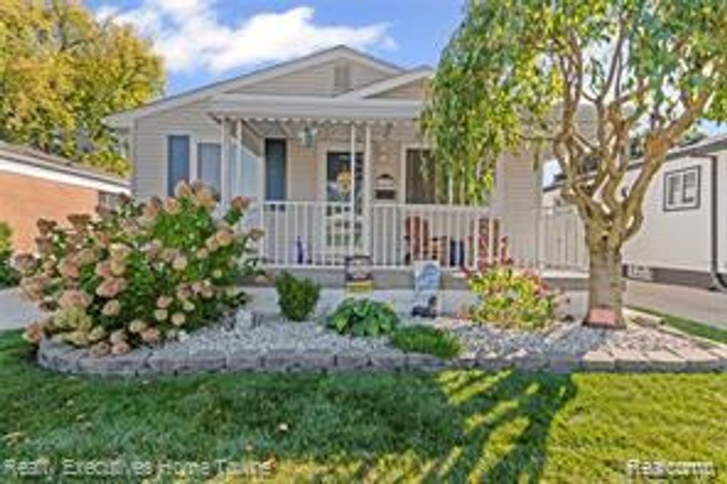 19430 Williamson Street, Clinton Charter Township, MI 48035