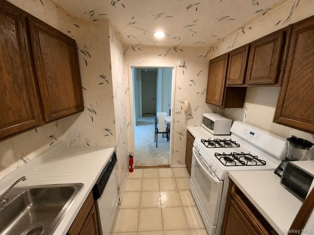 26910 Grand Central Parkway 4M, Floral Park, NY 11005