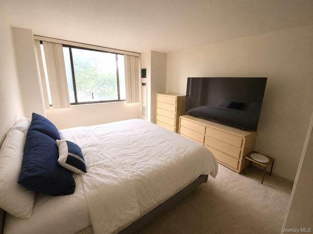 26910 Grand Central Parkway 4M, Floral Park, NY 11005