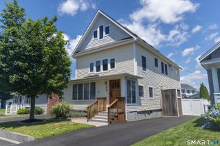 18 Waverly Road, Branford, CT 06405