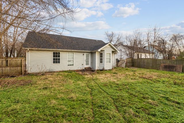 230 Jim Thorpe Dr, Clarksville, TN 37042