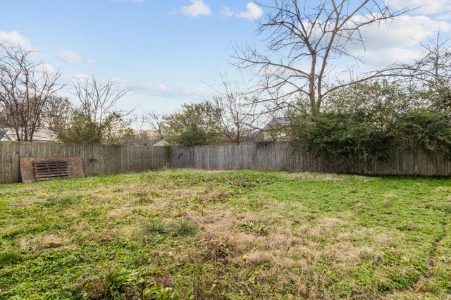 230 Jim Thorpe Dr, Clarksville, TN 37042