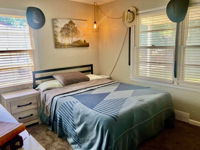 1629 E Gary St, Park City, KS 67219