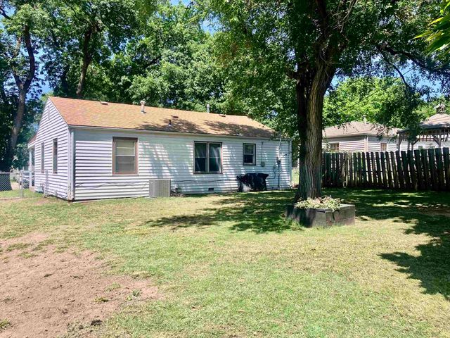 1629 E Gary St, Park City, KS 67219
