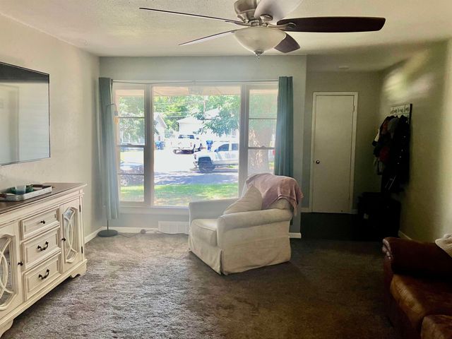 1629 E Gary St, Park City, KS 67219