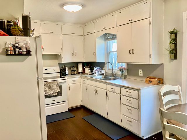 1629 E Gary St, Park City, KS 67219