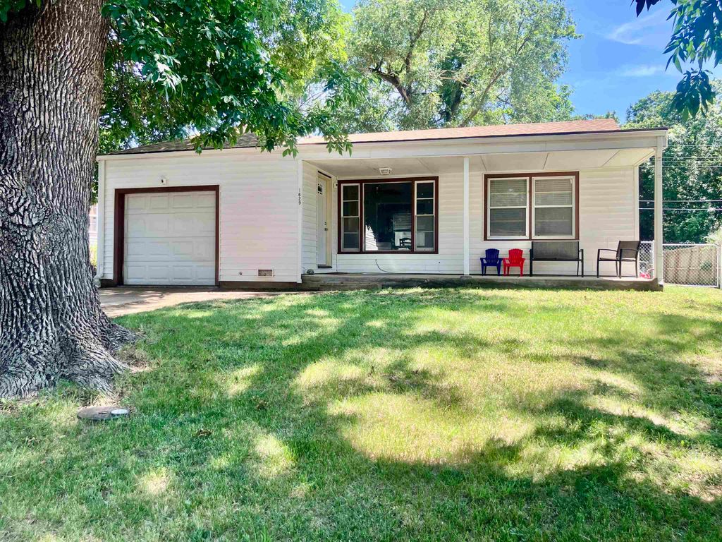 1629 E Gary St, Park City, KS 67219