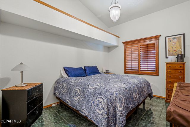 11729 SCOTT SIMPSON Drive, El Paso, TX 79936