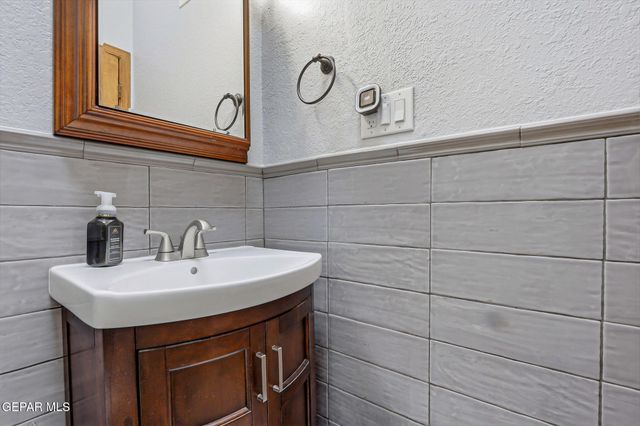 11729 SCOTT SIMPSON Drive, El Paso, TX 79936