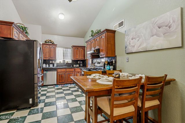 11729 SCOTT SIMPSON Drive, El Paso, TX 79936