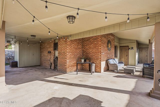 11729 SCOTT SIMPSON Drive, El Paso, TX 79936