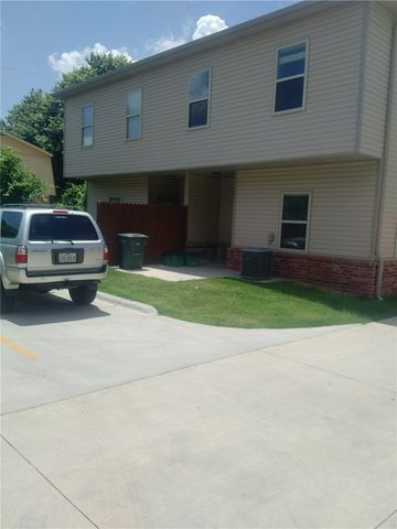 1524 N Leverett Avenue, Fayetteville, AR 72703