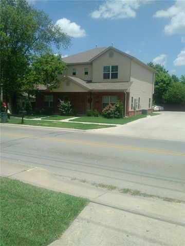 1524 N Leverett Avenue, Fayetteville, AR 72703