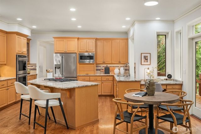 5706 NW Lac Leman Drive, Issaquah, WA 98027