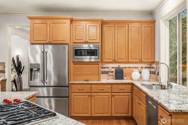 5706 NW Lac Leman Drive, Issaquah, WA 98027