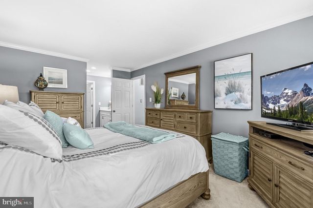 4090 CROAKER LN, Woodbridge, VA 22193