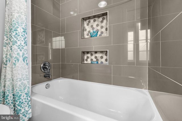 4090 CROAKER LN, Woodbridge, VA 22193