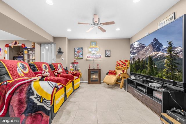 4090 CROAKER LN, Woodbridge, VA 22193