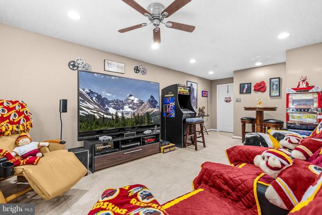 4090 CROAKER LN, Woodbridge, VA 22193