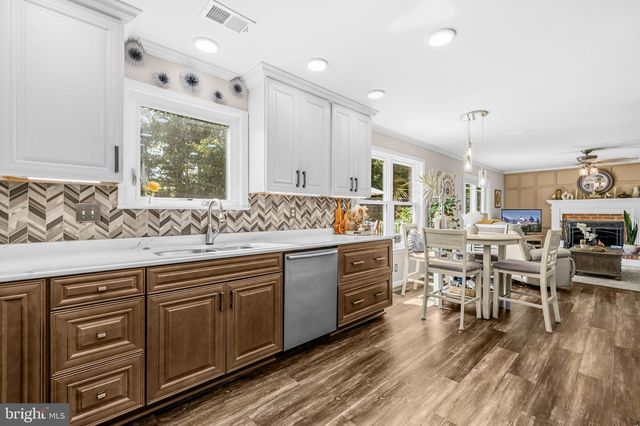 4090 CROAKER LN, Woodbridge, VA 22193
