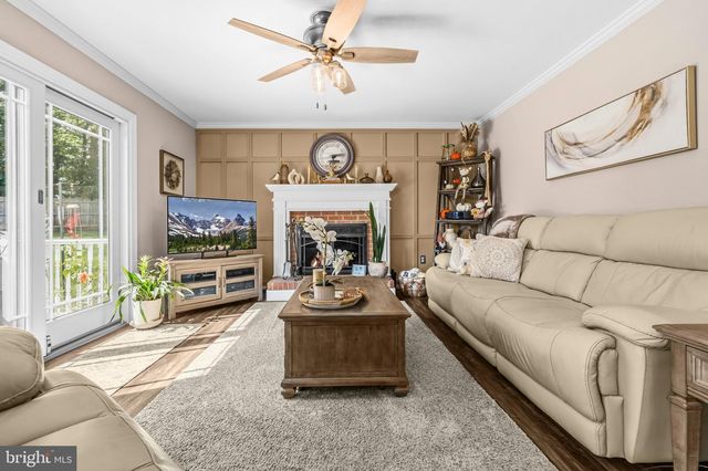 4090 CROAKER LN, Woodbridge, VA 22193