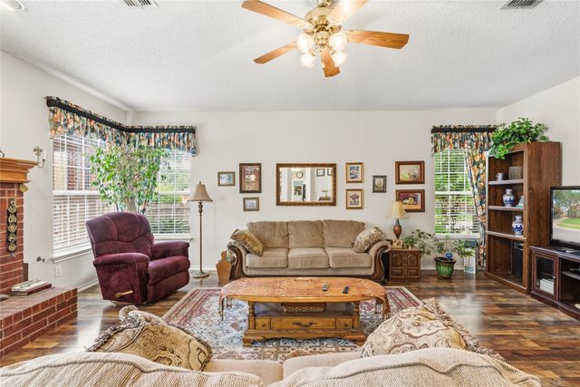 7604 Oak Knoll Drive, North Richland Hills, TX 76182