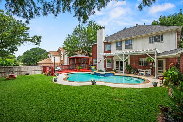 7604 Oak Knoll Drive, North Richland Hills, TX 76182
